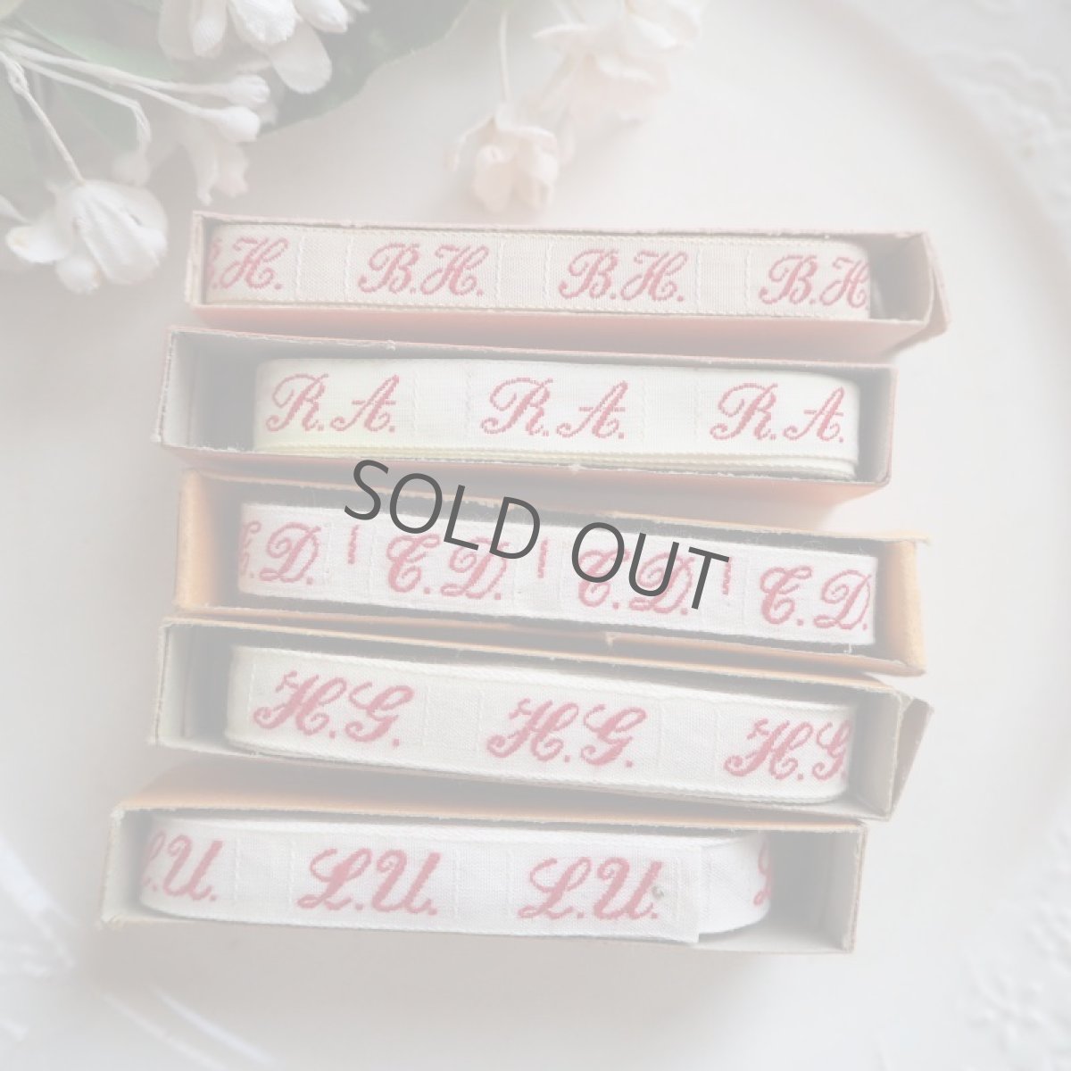 画像4: 箱入りモノグラムテープ/赤い刺繍 (4)