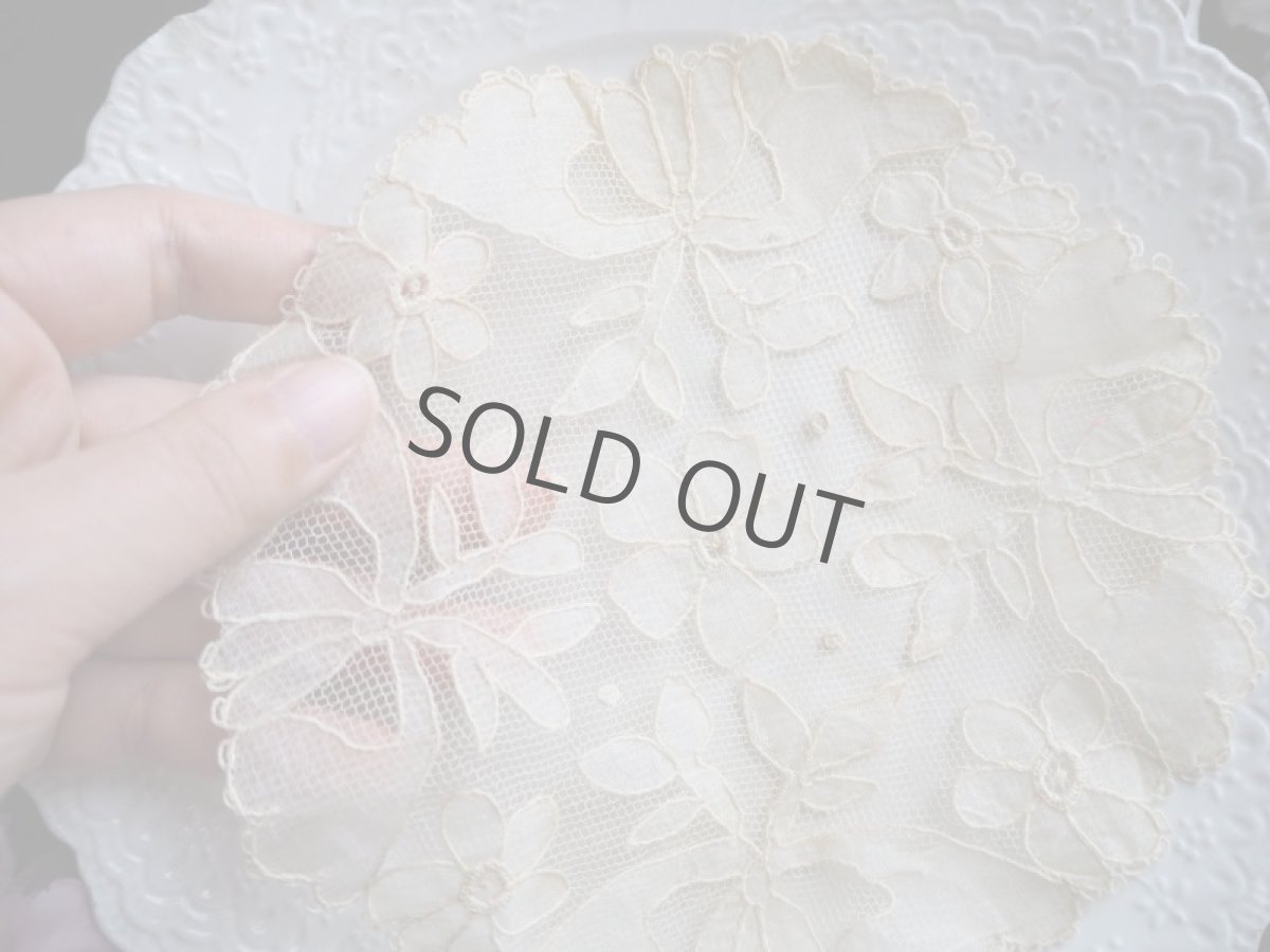 画像5: ネットチュールの花模様アップリケドイリーレース (5)
