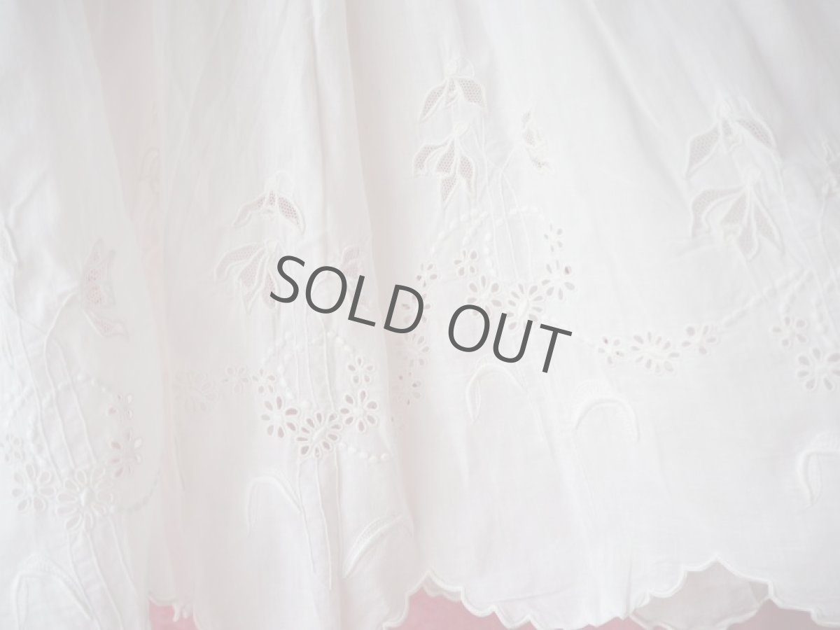 画像9: 手仕事ベビードレス/スミレの花の刺繍 (9)