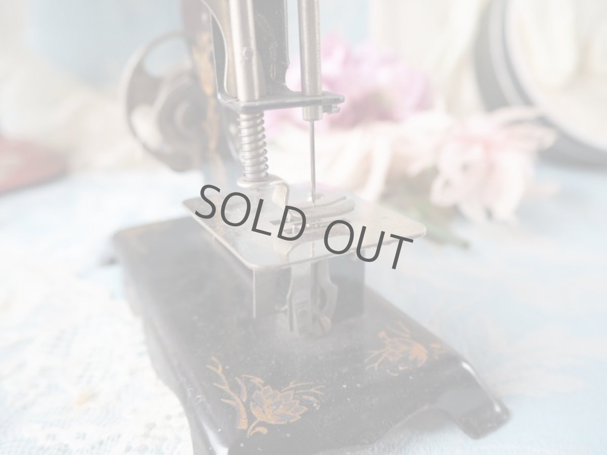 画像9: ドイツ製おもちゃのソーイングミシン (9)