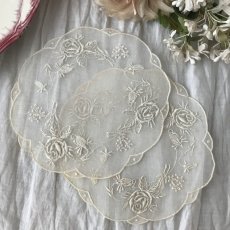 画像6: 薔薇の刺繍オーガンジーレースのドイリー (6)