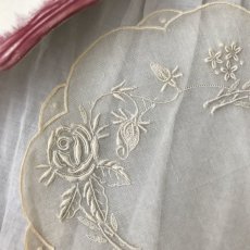 画像3: 薔薇の刺繍オーガンジーレースのドイリー (3)