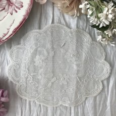 画像1: チュールレース花刺繍のドイリー (1)