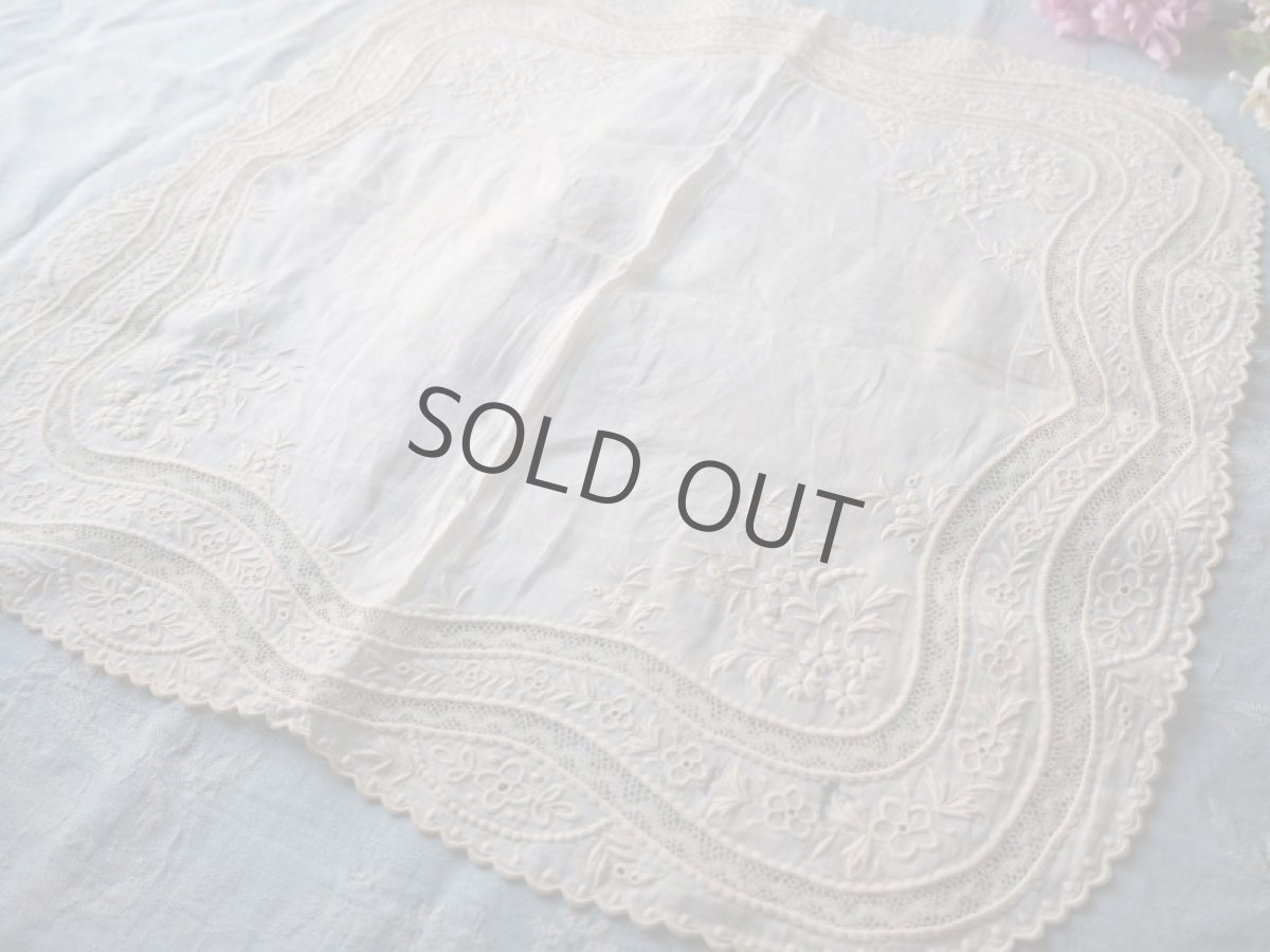 画像7: 手仕事たっぷり花の刺繍とレースのハンカチ/ダメージ有り (7)