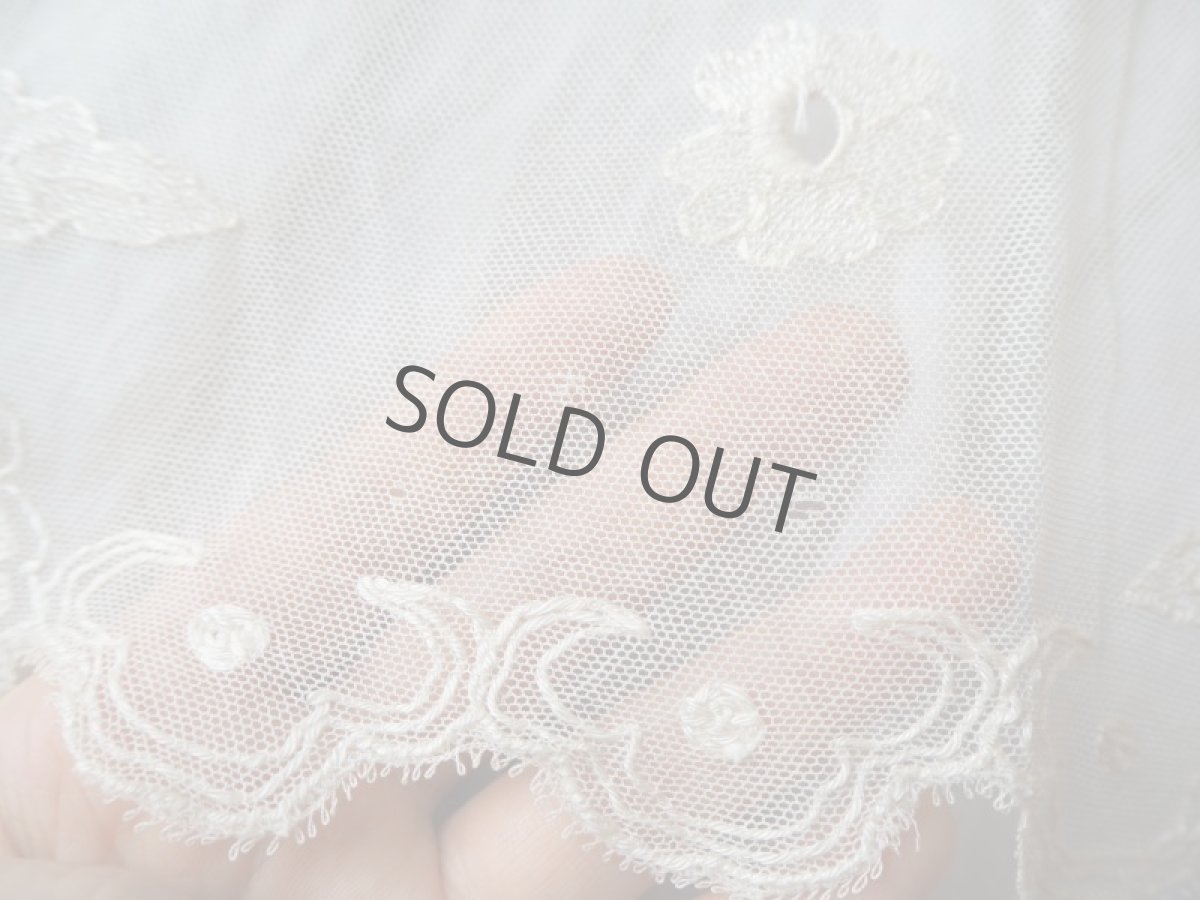 画像9: チュールレース花モチーフの刺繍ドイリー (9)