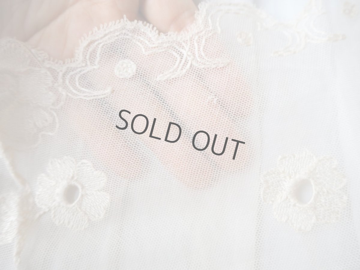 画像12: チュールレース花モチーフの刺繍ドイリー (12)