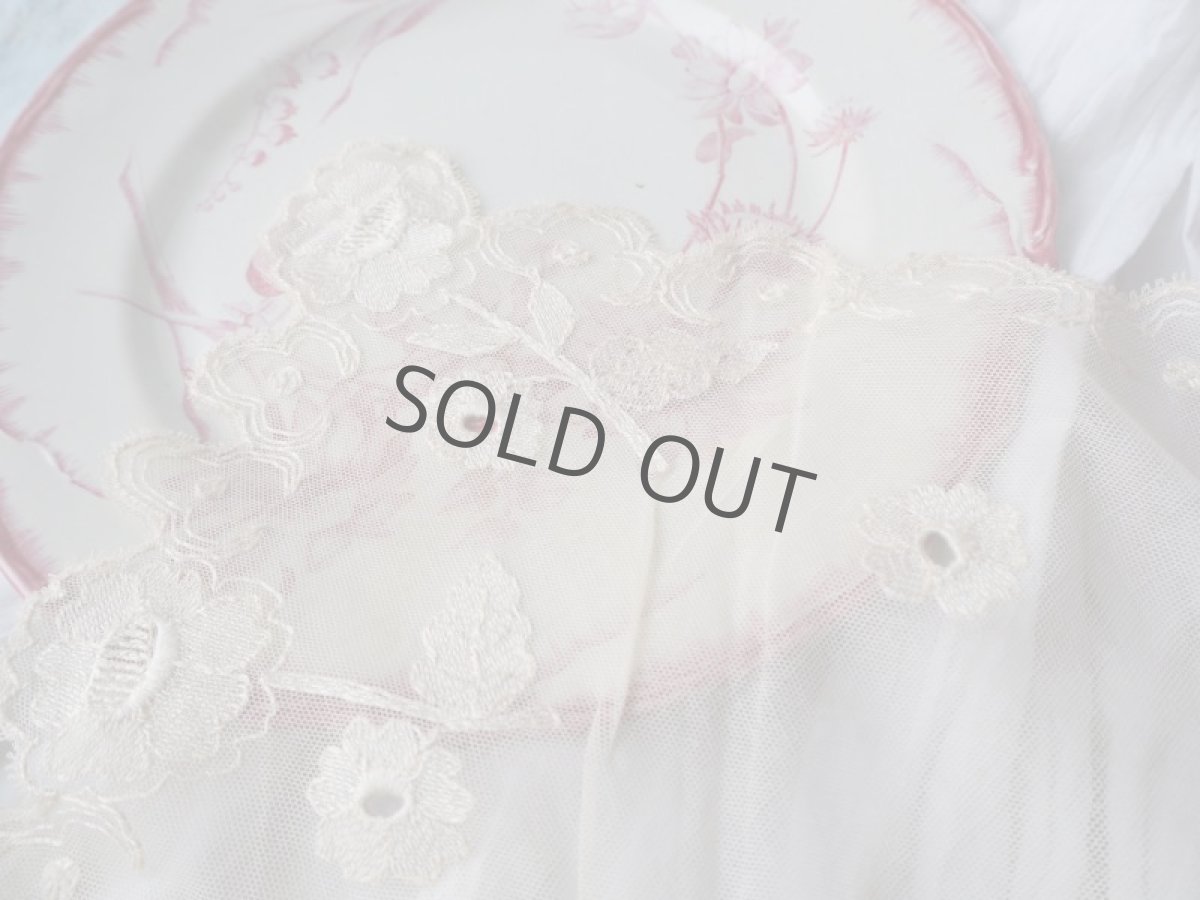 画像16: チュールレース花モチーフの刺繍ドイリー (16)