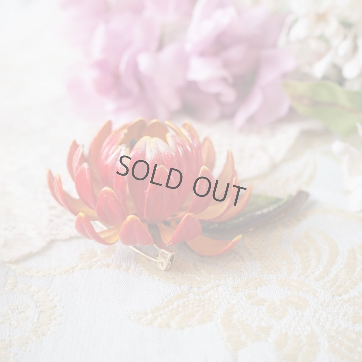 画像5: エナメル赤とオレンジ立体の花びらブローチ (5)