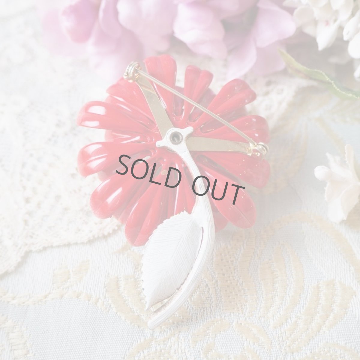 画像7: エナメル赤とオレンジ立体の花びらブローチ (7)