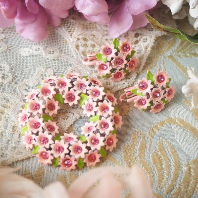 画像1: ロマンチックきらきらピンクの小花のブローチ&イヤリングセット