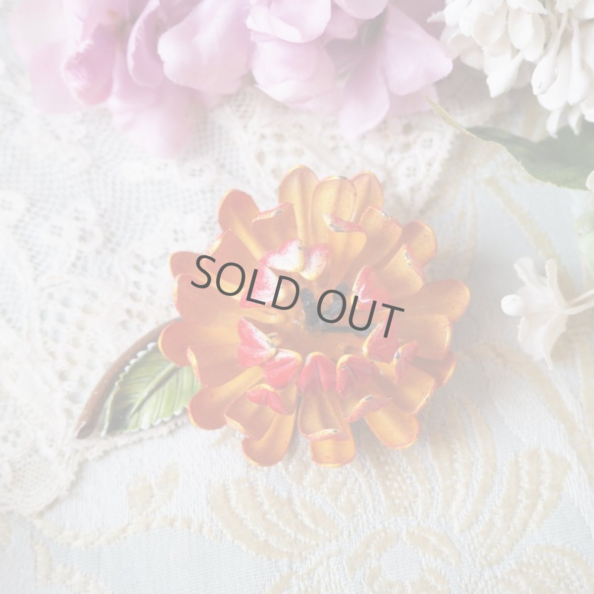 画像3: エナメル赤とオレンジ立体の花びらブローチ (3)