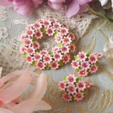 画像1: ロマンチックきらきらピンクの小花のブローチ&イヤリングセット (1)