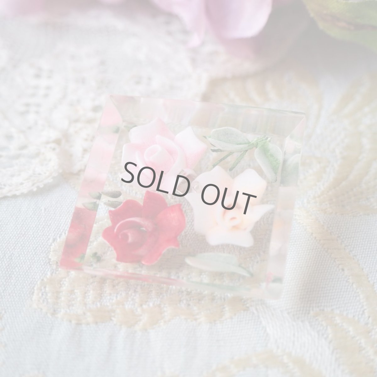 画像2: ルーサイト可愛いピンクと赤の薔薇の花のブローチ (2)