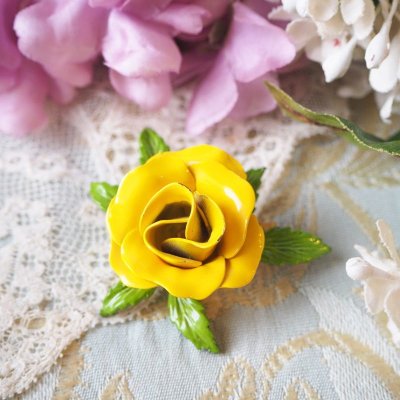 画像1: エナメル黄色い薔薇のブローチ
