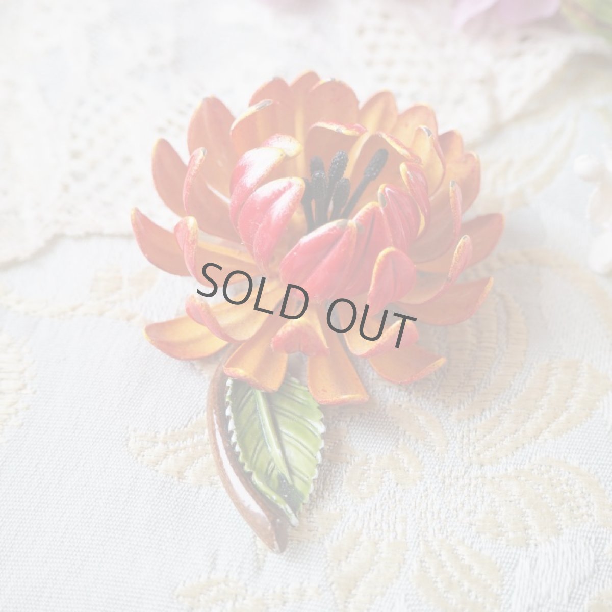 画像6: エナメル赤とオレンジ立体の花びらブローチ (6)