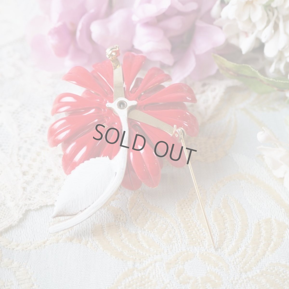 画像8: エナメル赤とオレンジ立体の花びらブローチ (8)