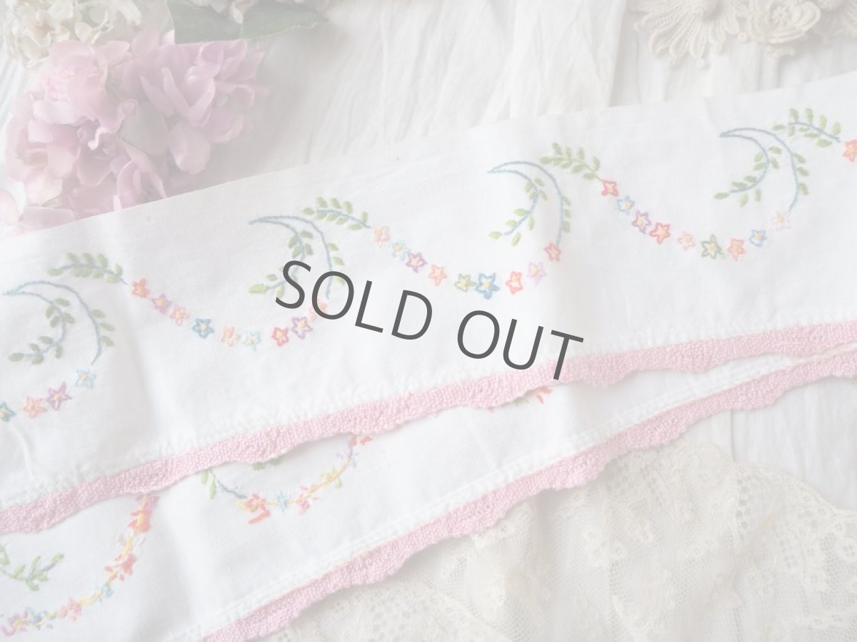 画像2: 手刺繍の棚飾りレースパーツ/ブルー小花 (2)