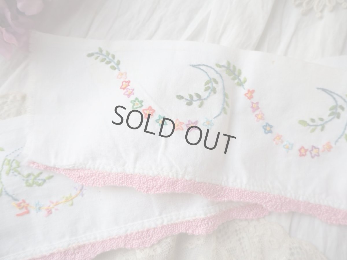 画像3: 手刺繍の棚飾りレースパーツ/ブルー小花 (3)