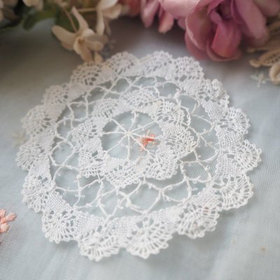 画像2: 小さな花の刺繍パッチワーク、ボビンレースのモチーフレース(3種類)