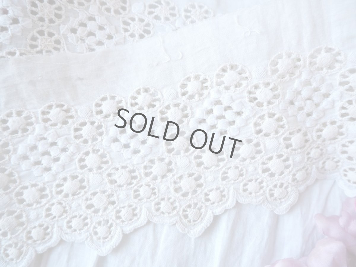 画像2: アイレットレース丸とドット柄の細かな手仕事 (2)