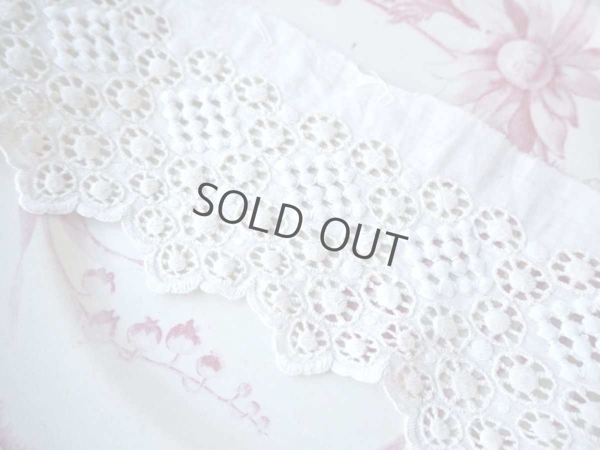 画像3: アイレットレース丸とドット柄の細かな手仕事 (3)