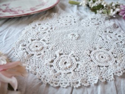 画像2: アイリッシュクロシェ立体的な小花のドイリー/手編み