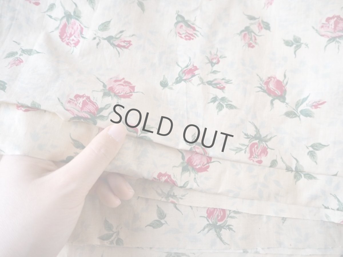 画像6: ベージュ色に赤い薔薇1940年代イギリスのチンツ古布/カーテン生地 (6)