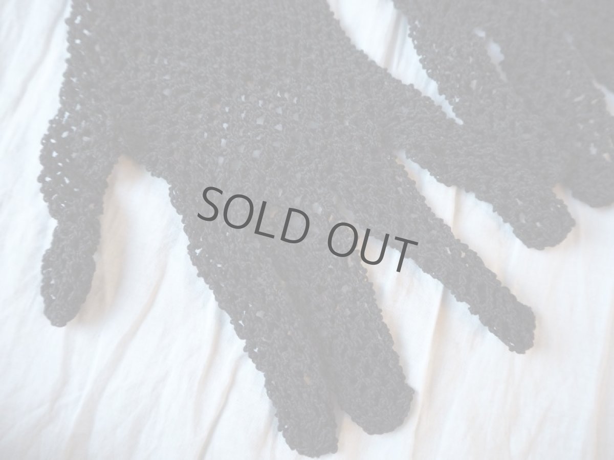 画像2: 手仕事クロシェレース編みの手袋/黒小さめサイズ (2)