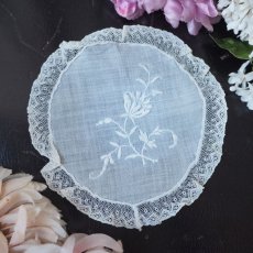 画像4: ローン生地に繊細な花の刺繍モチーフレース (4)