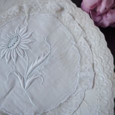 画像6: ローン生地に繊細な花の刺繍モチーフレース (6)