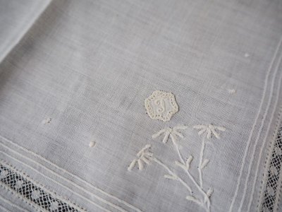 画像1: レースと刺繍の綿ローンハンカチ