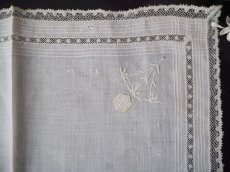 画像4: レースと刺繍の綿ローンハンカチ (4)