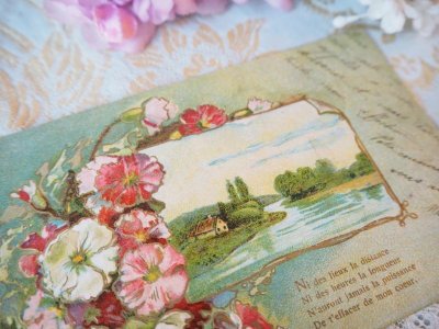 画像1: 田園の情景ピンクの花エンボスのカード