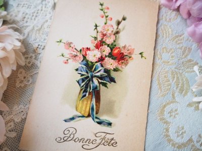 画像1: 青いリボンの花籠とピンクの花のカード
