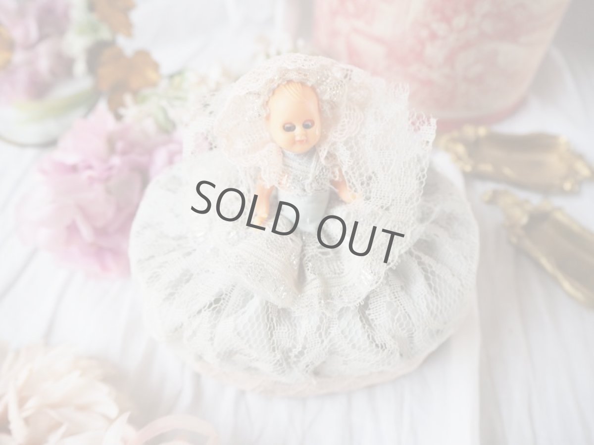 画像3: お人形付きレース飾りのドラジェBOX (3)