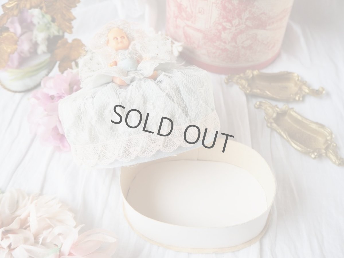 画像11: お人形付きレース飾りのドラジェBOX (11)