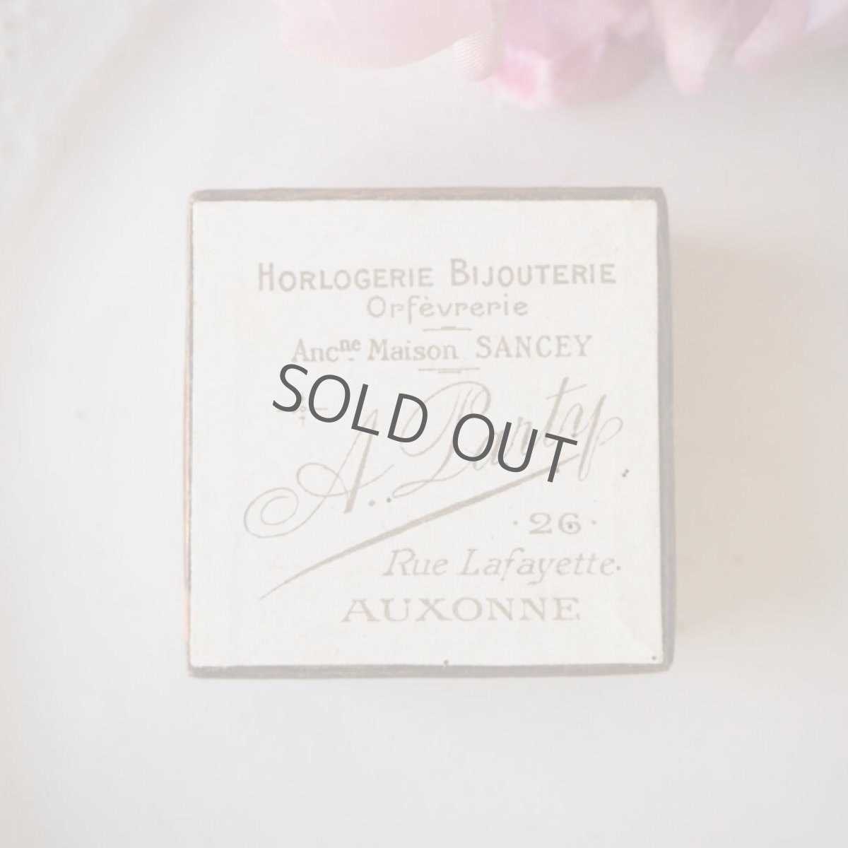 画像3: 古い時計屋さんの白い宝石箱/ロゴ文字入り紙箱 (3)