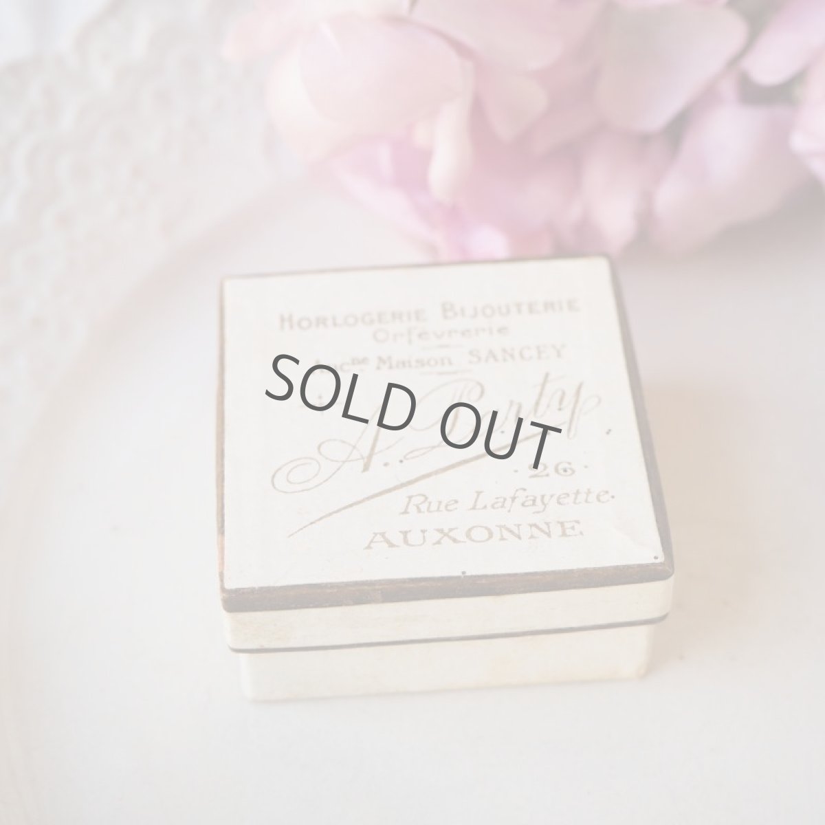 画像4: 古い時計屋さんの白い宝石箱/ロゴ文字入り紙箱 (4)