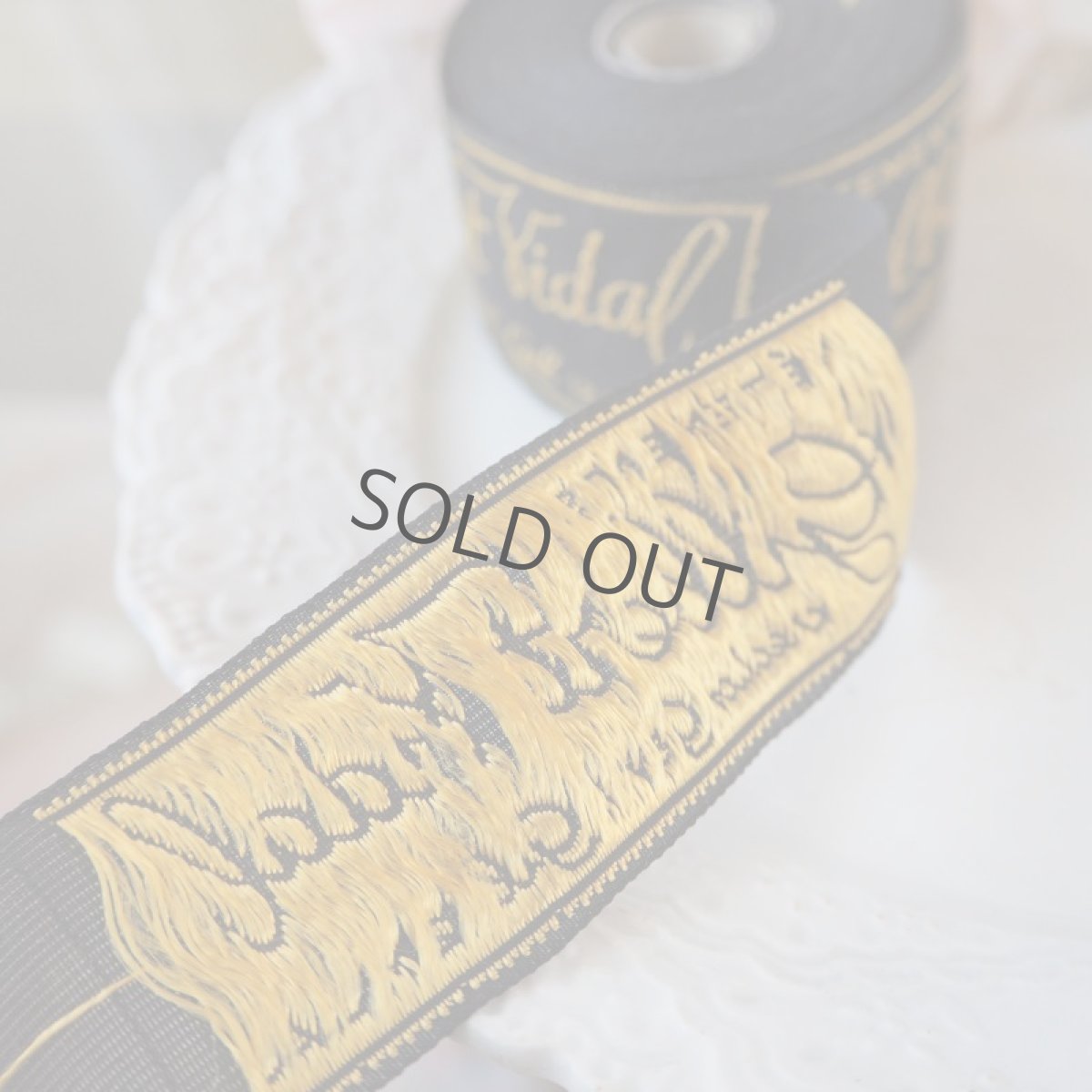 画像3: 古い洋服屋さんの布タグ大きめ/黒×金文字(カット販売) (3)