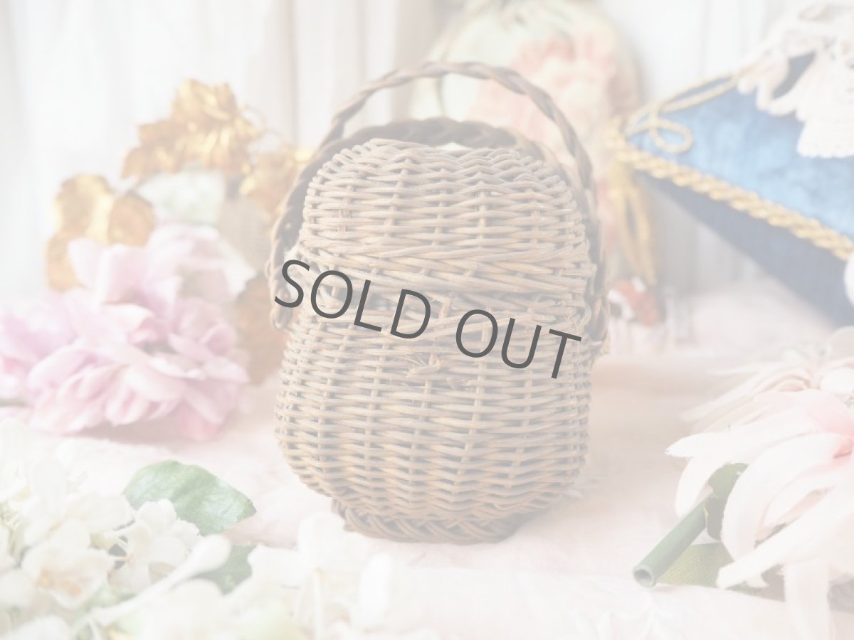 画像4: 小さなドール用蓋付のパニエ/おもちゃの籐籠 (4)