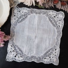 画像1: チュールレース刺繍花透し模様のドイリー (1)