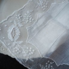 画像8: 小花と薔薇の刺繍チュールレースドイリー (8)