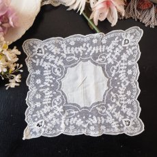 画像1: チュール小花刺繍小さめドイリー (1)