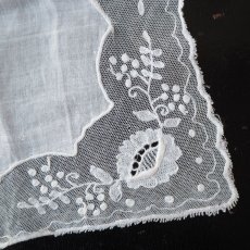 画像3: 小花と薔薇の刺繍チュールレースドイリー (3)