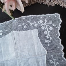 画像2: 小花の刺繍チュールレースのドイリー/四角形 (2)