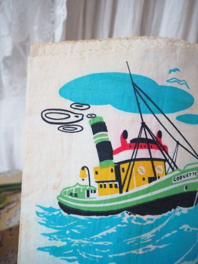 画像1: 布絵本ヨットと海と少年