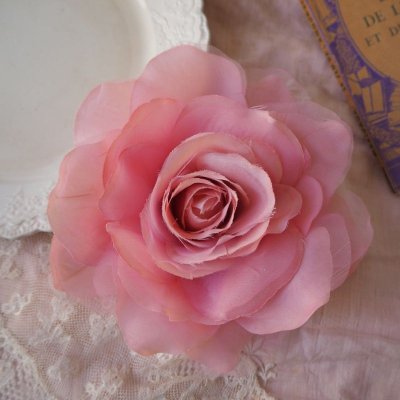 画像1: ピンク色薔薇の布花コサージュ/ピン付き