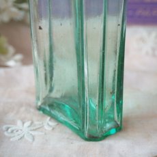 画像7: 古いガラス製肩が丸い長方形の小瓶 (7)