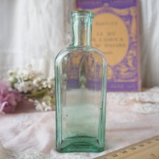 画像4: 古いガラス製肩が丸い長方形の小瓶 (4)