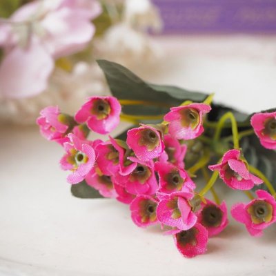 画像1: ピンク色小花の飾り